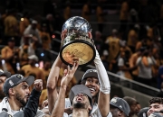 开云下载-爵士队主将发威，率队取得关键胜利实力突显的简单介绍