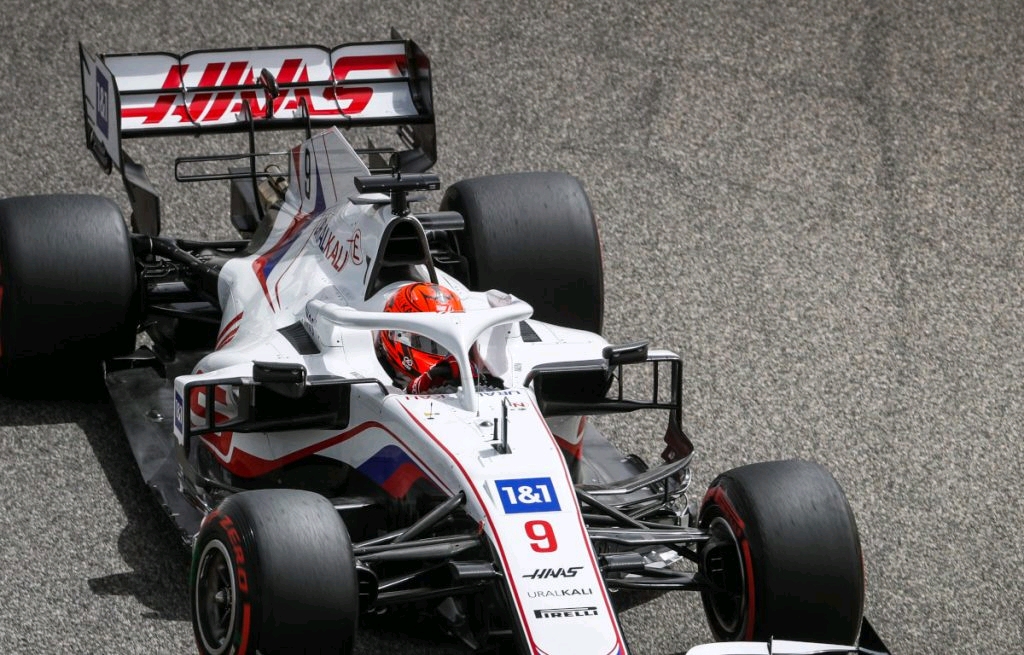 哈斯车队翻盘索伯车队，诺里斯带队取胜