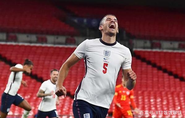 包含多特蒙德逆转那不勒斯，范戴克统治全场的词条