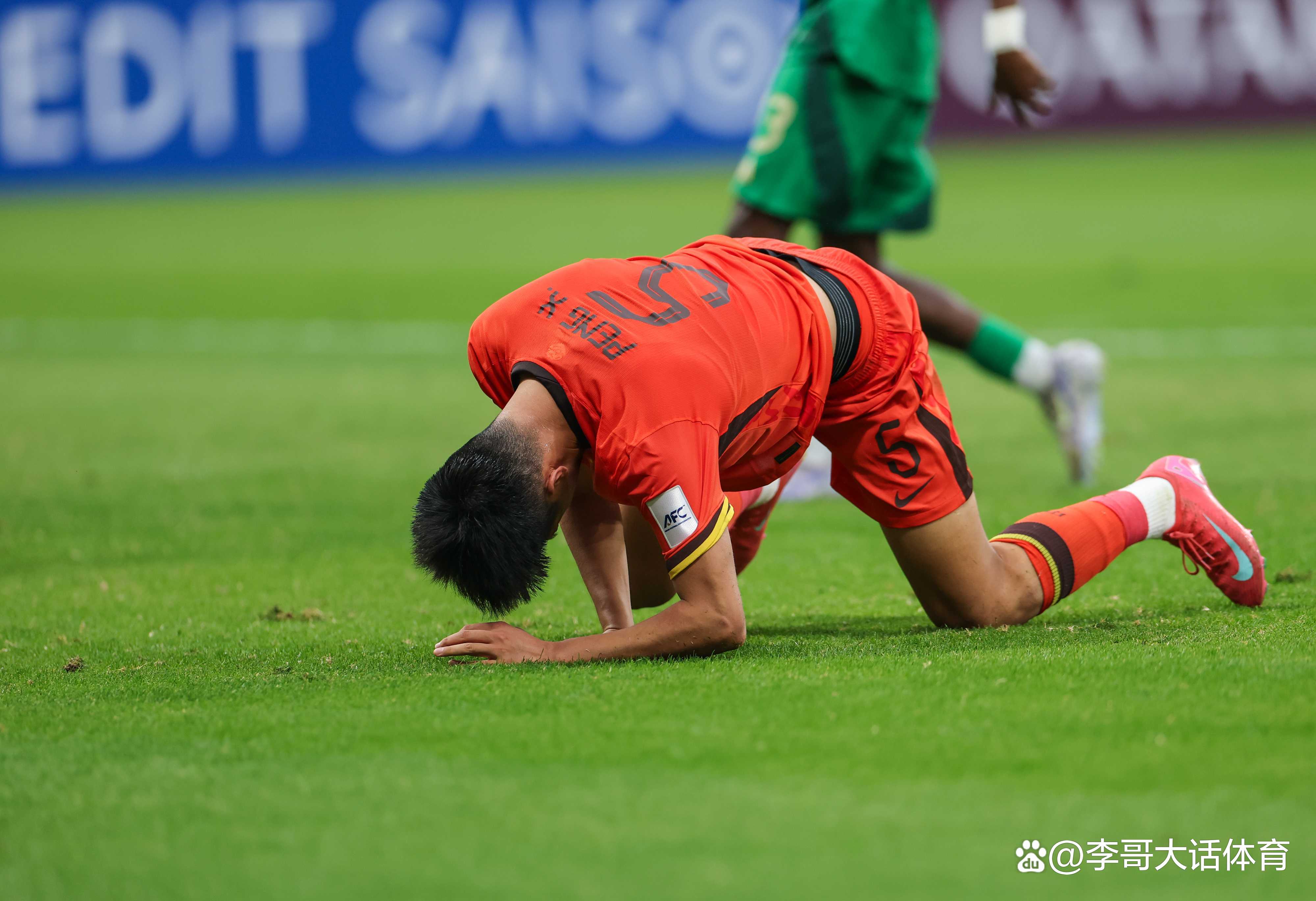 惊险比赛！球员展现出色表现