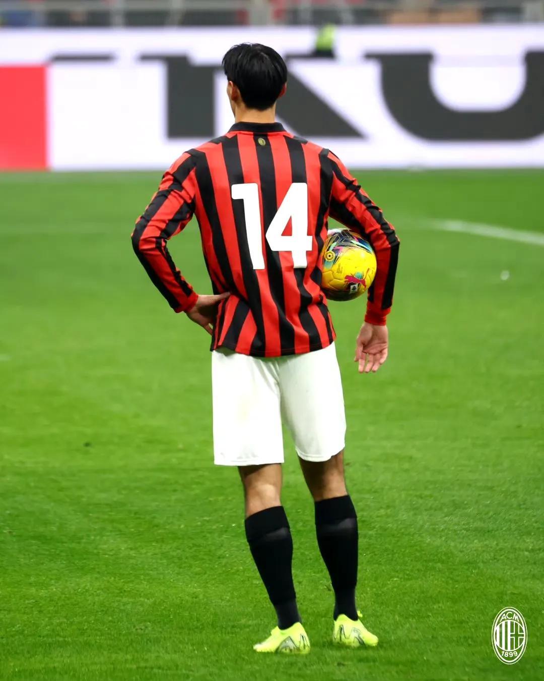 包含AC米兰迎战那不勒斯，势必全力以赴的词条