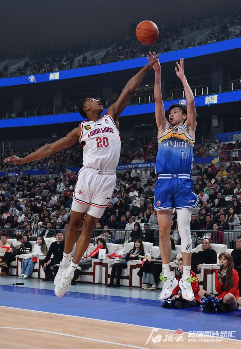 新疆男篮主场大胜，朱荣迅状态火爆
