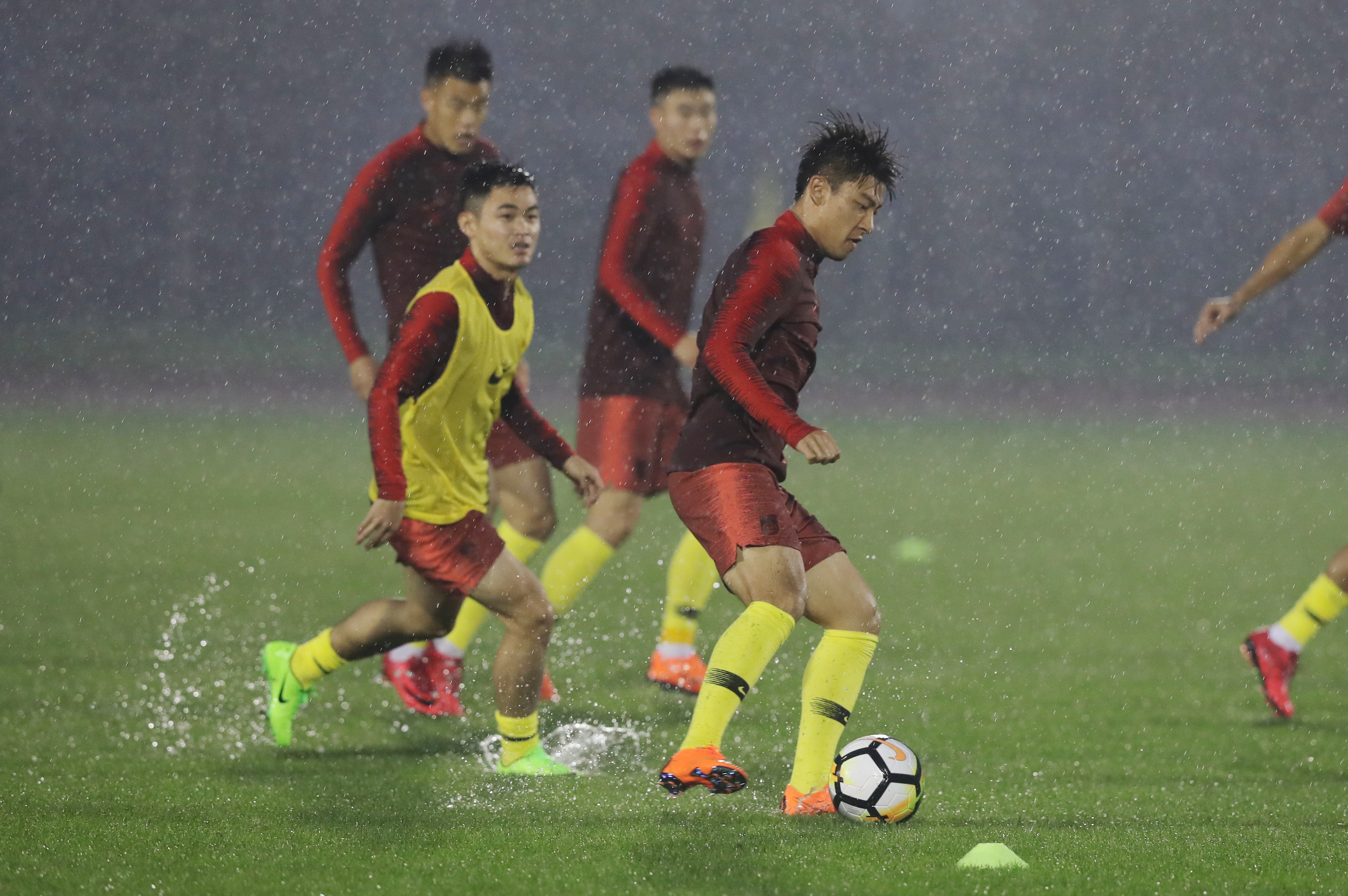 国际足球赛事中队员的足下功夫 国际足球赛事中队员的足下功夫