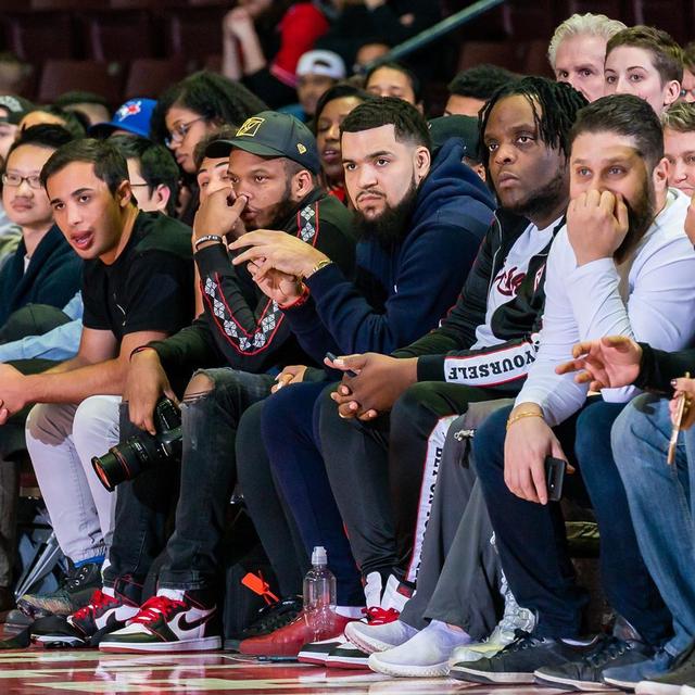 关于青岛队碾压鹈鹕,范弗利特统治全场的信息 关于青岛队碾压鹈鹕,范弗利特统治全场的信息