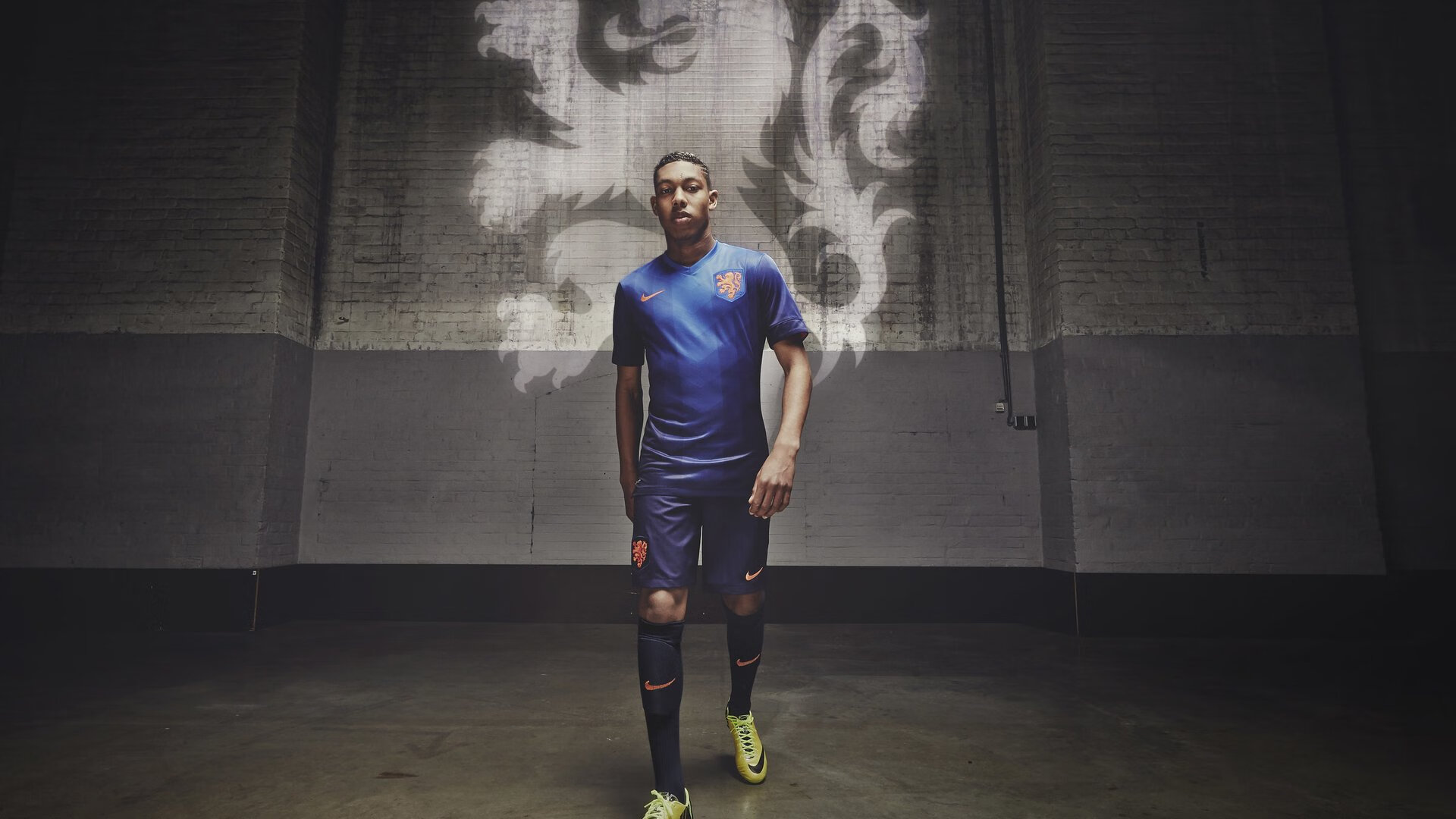 富安健洋攻防一体大爆发,澳大利亚战术体系完美压制比利亚雷亚尔