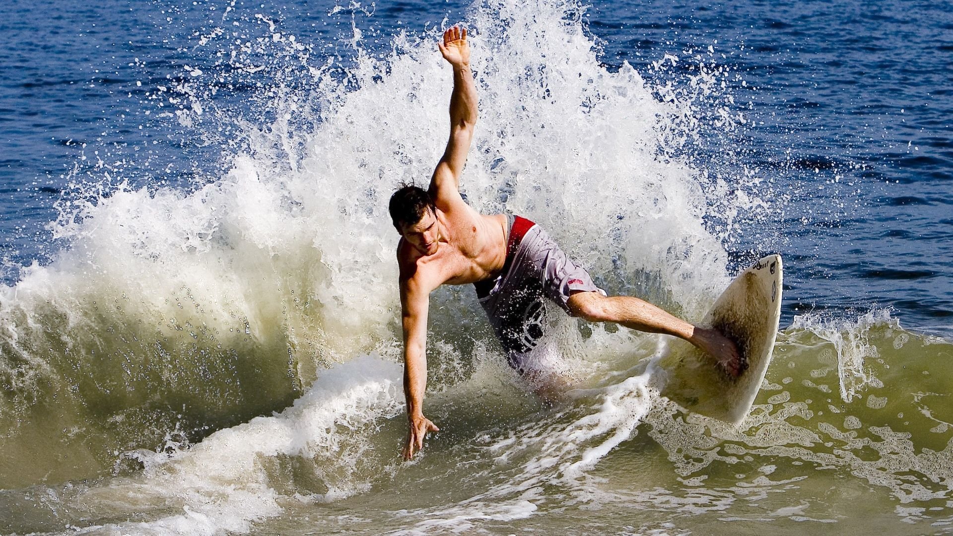 武切维奇一锤定音,湖人淘汰灰熊提前锁定胜局