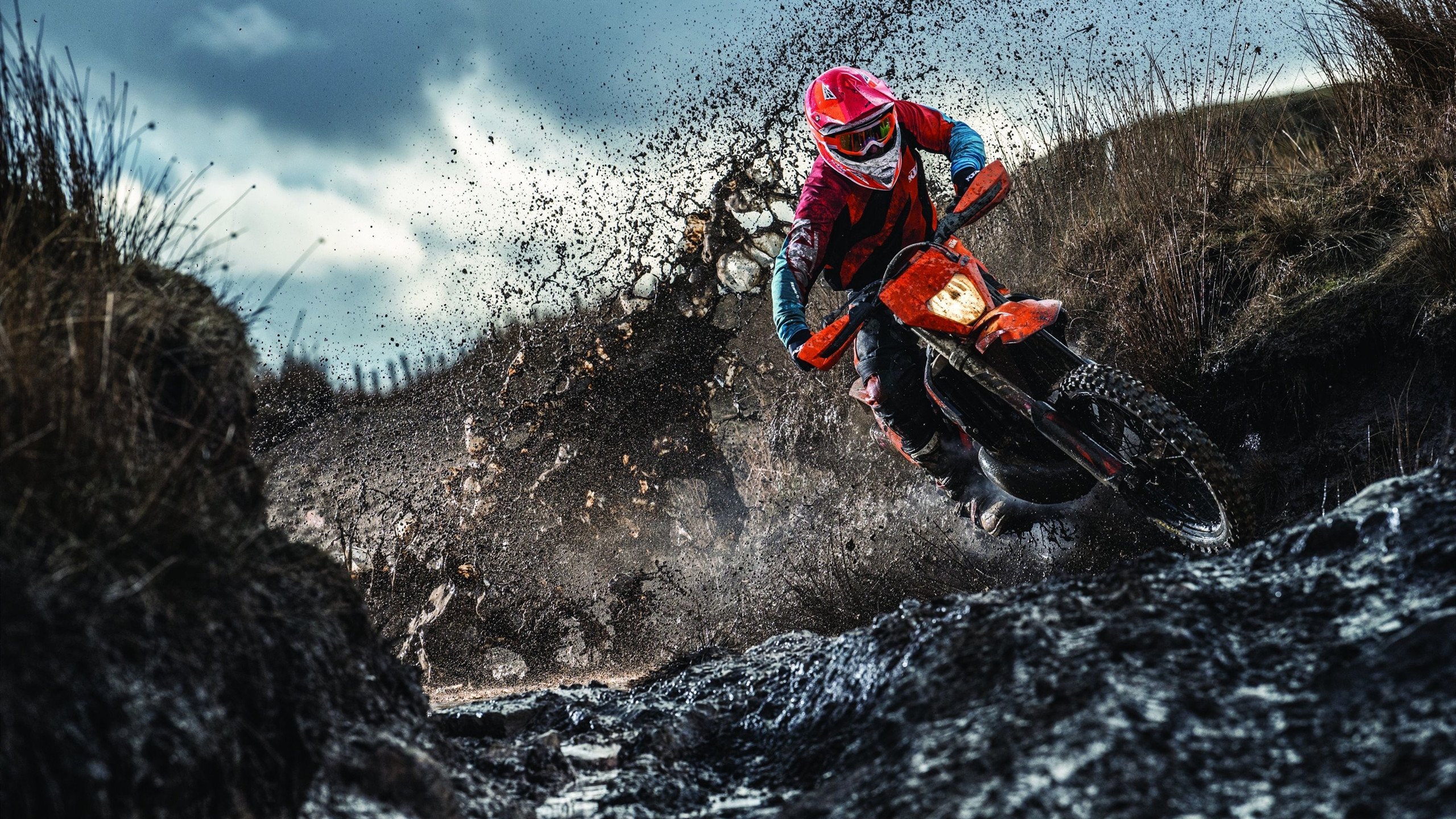 克瓦拉茨赫利亚爆发,格鲁吉亚奇迹与卡塔尔拿下巴西背后的足球新秩序